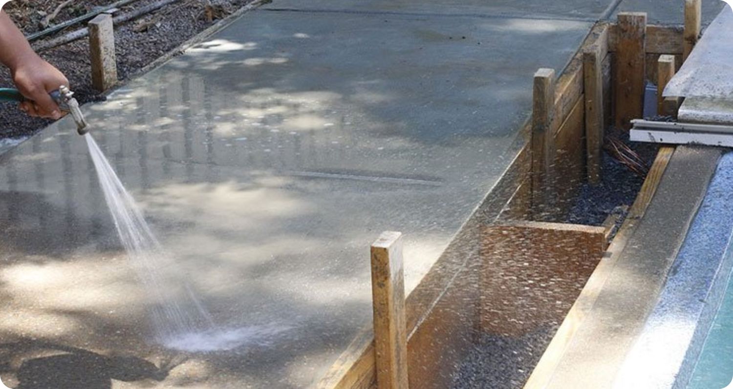 A cura do concreto: o passo mais negligenciado da obra. A cura do concreto: o passo mais negligenciado da obra